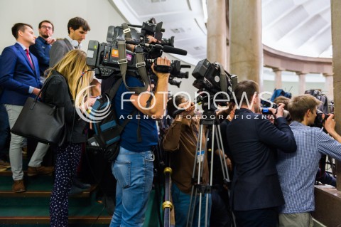  12.12.2017 WARSZAWA SEJM<br />POSIEDZENIE SEJMU<br />EXPOSE PREMIERA MATEUSZA MORAWIECKIEGO<br />N/Z LOZA PRASOWA GALERIA DZIENNIKARZE<br /> 