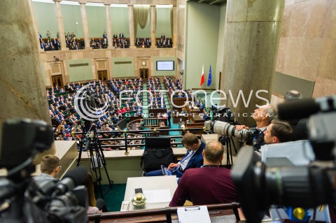  12.12.2017 WARSZAWA SEJM<br />POSIEDZENIE SEJMU<br />EXPOSE PREMIERA MATEUSZA MORAWIECKIEGO<br />N/Z LOZA PRASOWA DZIENNIKARZE VIEW WIDOK MEDIA KAMERY<br /> 