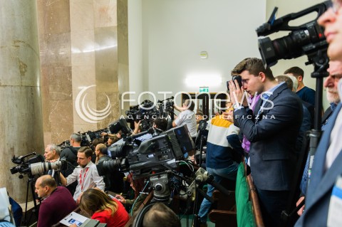  12.12.2017 WARSZAWA SEJM<br />POSIEDZENIE SEJMU<br />EXPOSE PREMIERA MATEUSZA MORAWIECKIEGO<br />N/Z LOZA PRASOWA DZIENNIKARZE VIEW WIDOK MEDIA KAMERY<br /> 