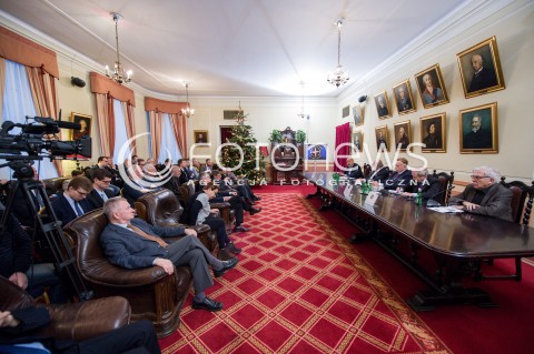  13.12.2017 WARSZAWA<br />KONFERENCJA STRATEGIA CZY PLAN KREMLA DEBATA STOWARZYSZENIA EUROATLANTYCKIEGO<br />N/Z WACLAW RADZIWINOWICZ PAWEL KOWAL MAREK GOLISZEWSKI JANUSZ ONYSZKIEWICZ ADAM DANIEL ROTFELD LONGIN PASTUSIAK JAN MARIA NOWAK<br /> 