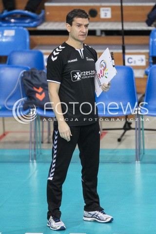  13.12.2017 RZESZOW POLAND<br />SIATKOWKA LIGA MISTRZYN <br />2018 CEV VOLLEYBALL CHAMPIONS LEAGUE - WOMEN <br />MECZ DEVELOPRES SKYRES RZESZOW - ASPTT MULHOUSE VB <br />N/Z LORENZO MICELLI - I TRENER ( HEAD COACH ) SYLWETKA <br /> 