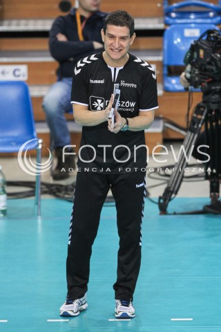  13.12.2017 RZESZOW POLAND<br />SIATKOWKA LIGA MISTRZYN <br />2018 CEV VOLLEYBALL CHAMPIONS LEAGUE - WOMEN <br />MECZ DEVELOPRES SKYRES RZESZOW - ASPTT MULHOUSE VB <br />N/Z LORENZO MICELLI - I TRENER ( HEAD COACH ) SYLWETKA <br /> 