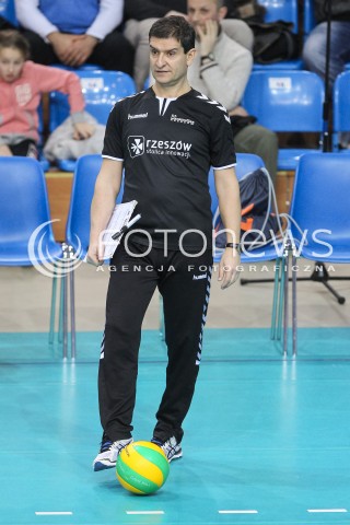  13.12.2017 RZESZOW POLAND<br />SIATKOWKA LIGA MISTRZYN <br />2018 CEV VOLLEYBALL CHAMPIONS LEAGUE - WOMEN <br />MECZ DEVELOPRES SKYRES RZESZOW - ASPTT MULHOUSE VB <br />N/Z LORENZO MICELLI - I TRENER ( HEAD COACH ) SYLWETKA <br /> 