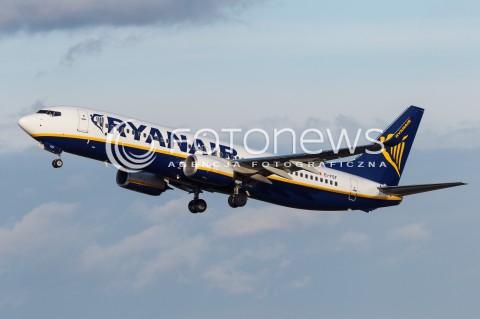  15.12.2017 LOTNISKO RZESZOW JASIONKA<br />SAMOLOT BOEING 737 LINII LOTNICZEJ RYANAIR<br />N/Z SAMOLOT BOEING 737 LINIA LOTNICZA RYANAIR DREAMLINER REJESTRACJA SP-LRC<br /> 