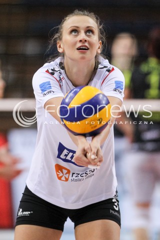  16.12.2017 RZESZOW <br />SIATKOWKA LIGA SIATKOWKI KOBIET LSK 2017/2018 WOMEN VOLLEYBALL POLAND POLISH LEAGUE <br />MECZ DEVELOPRES SKYRES RZESZOW - POLI BUDOWLANI TORUN<br />N/Z MONIKA PTAK SYLWETKA <br /> 