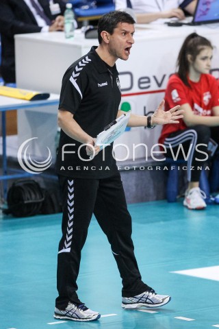  16.12.2017 RZESZOW <br />SIATKOWKA LIGA SIATKOWKI KOBIET LSK 2017/2018 WOMEN VOLLEYBALL POLAND POLISH LEAGUE <br />MECZ DEVELOPRES SKYRES RZESZOW - POLI BUDOWLANI TORUN<br />N/Z LORENZO MICELLI - I TRENER ( HEAD COACH ) SYLWETKA <br /> 