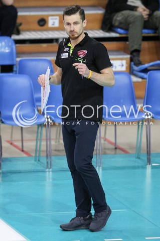  16.12.2017 RZESZOW <br />SIATKOWKA LIGA SIATKOWKI KOBIET LSK 2017/2018 WOMEN VOLLEYBALL POLAND POLISH LEAGUE <br />MECZ DEVELOPRES SKYRES RZESZOW - POLI BUDOWLANI TORUN<br />N/Z MARCIN SZENDZIELARZ - TRENER SYLWETKA <br /> 