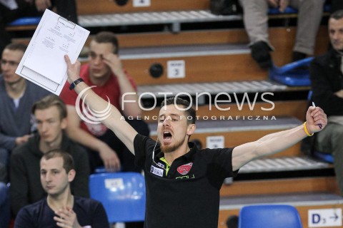  16.12.2017 RZESZOW <br />SIATKOWKA LIGA SIATKOWKI KOBIET LSK 2017/2018 WOMEN VOLLEYBALL POLAND POLISH LEAGUE <br />MECZ DEVELOPRES SKYRES RZESZOW - POLI BUDOWLANI TORUN<br />N/Z MARCIN SZENDZIELARZ - TRENER SYLWETKA RADOSC EMOCJE <br /> 