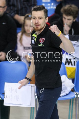  16.12.2017 RZESZOW <br />SIATKOWKA LIGA SIATKOWKI KOBIET LSK 2017/2018 WOMEN VOLLEYBALL POLAND POLISH LEAGUE <br />MECZ DEVELOPRES SKYRES RZESZOW - POLI BUDOWLANI TORUN<br />N/Z MARCIN SZENDZIELARZ - TRENER SYLWETKA RADOSC EMOCJE <br /> 