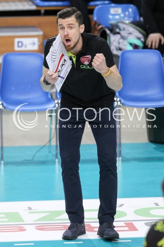  16.12.2017 RZESZOW <br />SIATKOWKA LIGA SIATKOWKI KOBIET LSK 2017/2018 WOMEN VOLLEYBALL POLAND POLISH LEAGUE <br />MECZ DEVELOPRES SKYRES RZESZOW - POLI BUDOWLANI TORUN<br />N/Z MARCIN SZENDZIELARZ - TRENER SYLWETKA <br /> 