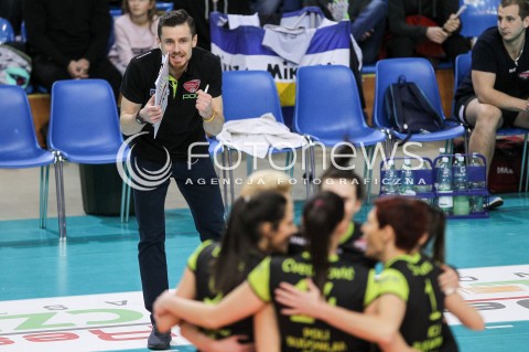  16.12.2017 RZESZOW <br />SIATKOWKA LIGA SIATKOWKI KOBIET LSK 2017/2018 WOMEN VOLLEYBALL POLAND POLISH LEAGUE <br />MECZ DEVELOPRES SKYRES RZESZOW - POLI BUDOWLANI TORUN<br />N/Z MARCIN SZENDZIELARZ - TRENER RADOSC EMOCJE <br /> 