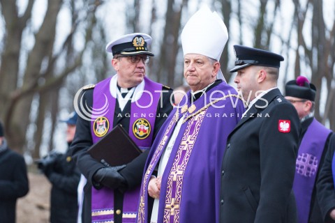  16.12.2017 GDYNIA<br />PANSTWOWY POGRZEB TRZECH KOMANDOROW OFIAR ZBRODNI KOMUNISTYCZNEJ Z UDZIALEM PREZYDENTA ANDRZEJA DUDY<br />N/Z BISKUP POLOWY JOZEF GUZDEK<br /> 