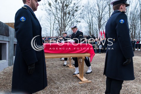  16.12.2017 GDYNIA<br />PANSTWOWY POGRZEB TRZECH KOMANDOROW OFIAR ZBRODNI KOMUNISTYCZNEJ Z UDZIALEM PREZYDENTA ANDRZEJA DUDY<br />N/Z PRZYGOTOWANIE DO POCHOWKU KOMANDOROW<br /> 