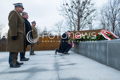  16.12.2017 GDYNIA<br />PANSTWOWY POGRZEB TRZECH KOMANDOROW OFIAR ZBRODNI KOMUNISTYCZNEJ Z UDZIALEM PREZYDENTA ANDRZEJA DUDY<br />N/Z PAWEL SOLOCH ANDRZEJ DUDA<br /> 