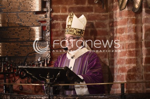  16.12.2017 GDANSK<br />MSZA SWIETA I POSWIECENIE BURSZTYNOWEGO OLTARZA OJCZYZNY W BAZYLICE SW. BRYGIDY Z UDZIALEM PREZYDENTA ANDRZEJA DUDY<br />N/Z ARCYBISKUP SLAWOJ LESZEK GLODZ<br /> 