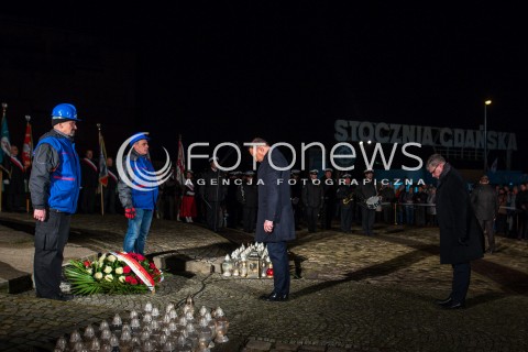  16.12.2017 GDANSK<br />ZLOZENIE WIENCOW POD POMNIKIEM POLEGLYCH STOCZNIOWCOW<br />N/Z ANDRZEJ DUDA PAWEL SOLOCH<br /> 