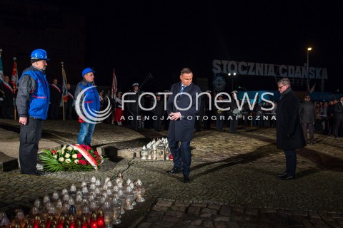  16.12.2017 GDANSK<br />ZLOZENIE WIENCOW POD POMNIKIEM POLEGLYCH STOCZNIOWCOW<br />N/Z ANDRZEJ DUDA PAWEL SOLOCH<br /> 