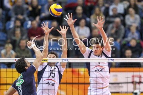  17.12.2017 KRAKOW ( TAURON ARENA ) SIATKOWKA MEZCZYZN <br />KLUBOWE MISTRZOSTWA SWIATA 2017<br />Mens Club Volleyball Championship Poland 2017<br />MECZ O 3. MIEJSCE ( 3rd Place Match ) <br />MECZ PGE SKRA BELCHATOW - SADA CRUZEIRO <br />N/Z GRZEGORZ LOMACZ SRECKO LISINAC BLOK <br /> 