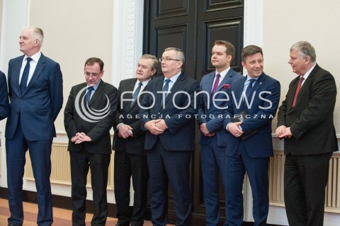  19.12.2017 WARSZAWA <br />BETLEJEMSKIE SWIATLO POKOJU W KPRM<br />N/Z RADA MINISTROW JAROSLAW GOWIN MARIUSZ KAMINSKI PIOTR GLINSKI ANDRZEJ ADAMCZYK RAFAL BOCHENEK MICHAL DWORCZYK MAREK SUSKI<br /> 