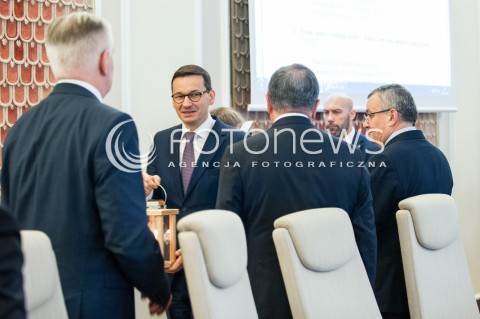  19.12.2017 WARSZAWA <br />POSIEDZENIE RADY MINISTROW <br />N/Z PREMIER MATEUSZ MORAWIECKI BETLEJEMSKIE SWIATLO POKOJU<br /> 