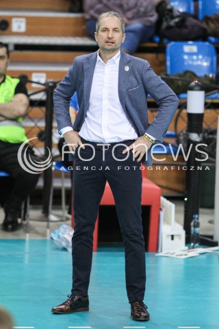  19.12.2017 RZESZOW POLAND<br />SIATKOWKA PUCHAR CEV <br />MEN VOLLEYBALL CEV CUP <br />MATCH ASSECO RESOVIA - PERUNGAN POJAT ROVANIEMI <br />N/Z ANDRZEJ KOWAL - I TRENER ( HEAD COACH ) SYLWETKA <br /> 