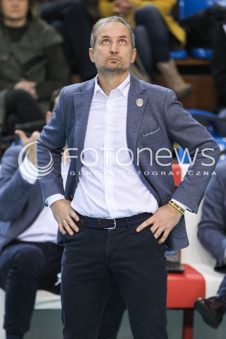  19.12.2017 RZESZOW POLAND<br />SIATKOWKA PUCHAR CEV <br />MEN VOLLEYBALL CEV CUP <br />MATCH ASSECO RESOVIA - PERUNGAN POJAT ROVANIEMI <br />N/Z ANDRZEJ KOWAL - I TRENER ( HEAD COACH ) SYLWETKA <br /> 