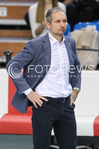  19.12.2017 RZESZOW POLAND<br />SIATKOWKA PUCHAR CEV <br />MEN VOLLEYBALL CEV CUP <br />MATCH ASSECO RESOVIA - PERUNGAN POJAT ROVANIEMI <br />N/Z ANDRZEJ KOWAL - I TRENER ( HEAD COACH ) SYLWETKA <br /> 