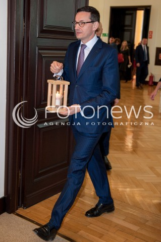  19.12.2017 WARSZAWA <br />POSIEDZENIE RADY MINISTROW <br />N/Z PREMIER MATEUSZ MORAWIECKI BETLEJEMSKIE SWIATLO POKOJU<br /> 