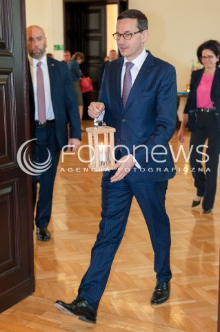 19.12.2017 WARSZAWA <br />POSIEDZENIE RADY MINISTROW <br />N/Z PREMIER MATEUSZ MORAWIECKI BETLEJEMSKIE SWIATLO POKOJU<br /> 