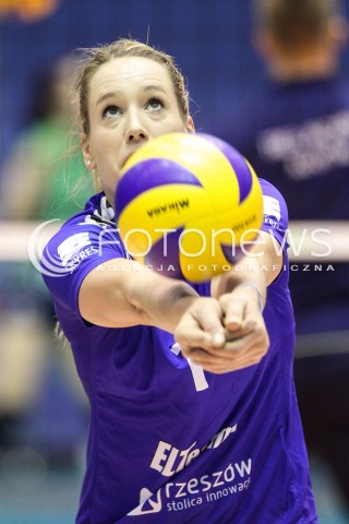  20.12.2017 KRAKOW <br />SIATKOWKA LIGA SIATKOWKI KOBIET LSK 2017/2018 WOMEN VOLLEYBALL POLAND POLISH LEAGUE <br />MECZ TREFL PROXIMA KRAKOW - DEVELOPRES SKYRES RZESZOW <br />N/Z HELENE ROUSSEAUX SYLWETKA <br /> 