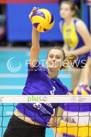  20.12.2017 KRAKOW <br />SIATKOWKA LIGA SIATKOWKI KOBIET LSK 2017/2018 WOMEN VOLLEYBALL POLAND POLISH LEAGUE <br />MECZ TREFL PROXIMA KRAKOW - DEVELOPRES SKYRES RZESZOW <br />N/Z MONIKA PTAK SYLWETKA ATAK <br /> 