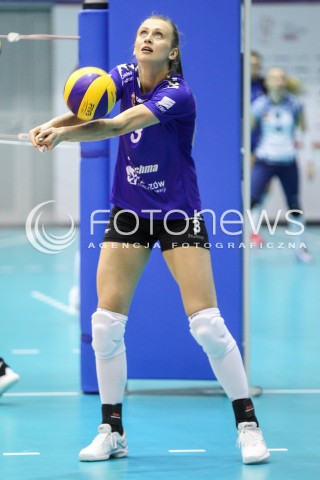  20.12.2017 KRAKOW <br />SIATKOWKA LIGA SIATKOWKI KOBIET LSK 2017/2018 WOMEN VOLLEYBALL POLAND POLISH LEAGUE <br />MECZ TREFL PROXIMA KRAKOW - DEVELOPRES SKYRES RZESZOW <br />N/Z MONIKA PTAK SYLWETKA <br /> 