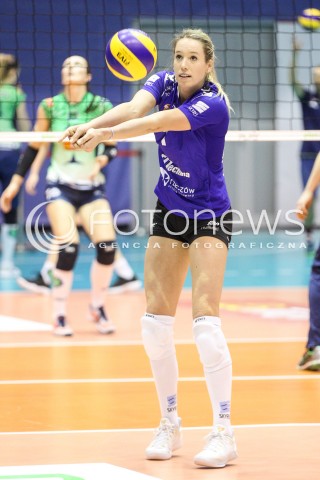  20.12.2017 KRAKOW <br />SIATKOWKA LIGA SIATKOWKI KOBIET LSK 2017/2018 WOMEN VOLLEYBALL POLAND POLISH LEAGUE <br />MECZ TREFL PROXIMA KRAKOW - DEVELOPRES SKYRES RZESZOW <br />N/Z HELENE ROUSSEAUX SYLWETKA <br /> 