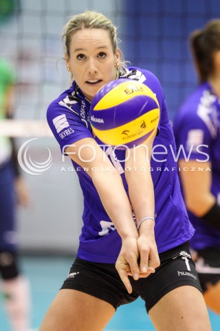  20.12.2017 KRAKOW <br />SIATKOWKA LIGA SIATKOWKI KOBIET LSK 2017/2018 WOMEN VOLLEYBALL POLAND POLISH LEAGUE <br />MECZ TREFL PROXIMA KRAKOW - DEVELOPRES SKYRES RZESZOW <br />N/Z HELENE ROUSSEAUX SYLWETKA <br /> 