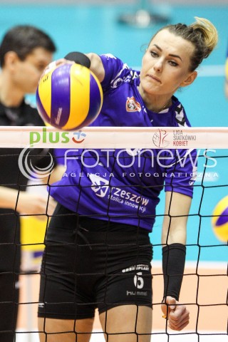  20.12.2017 KRAKOW <br />SIATKOWKA LIGA SIATKOWKI KOBIET LSK 2017/2018 WOMEN VOLLEYBALL POLAND POLISH LEAGUE <br />MECZ TREFL PROXIMA KRAKOW - DEVELOPRES SKYRES RZESZOW <br />N/Z KATARZYNA ZABINSKA SYLWETKA ATAK <br /> 