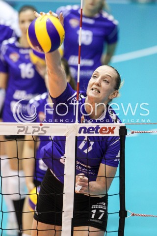  20.12.2017 KRAKOW <br />SIATKOWKA LIGA SIATKOWKI KOBIET LSK 2017/2018 WOMEN VOLLEYBALL POLAND POLISH LEAGUE <br />MECZ TREFL PROXIMA KRAKOW - DEVELOPRES SKYRES RZESZOW <br />N/Z JULIIA ANDRUSZKO SYLWETKA ATAK <br /> 