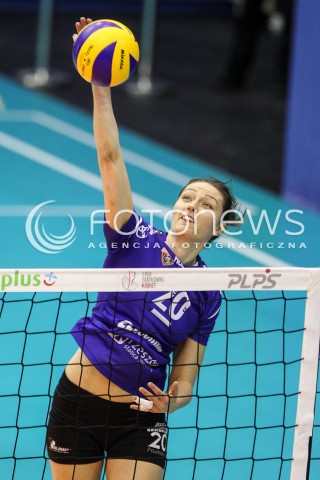  20.12.2017 KRAKOW <br />SIATKOWKA LIGA SIATKOWKI KOBIET LSK 2017/2018 WOMEN VOLLEYBALL POLAND POLISH LEAGUE <br />MECZ TREFL PROXIMA KRAKOW - DEVELOPRES SKYRES RZESZOW <br />N/Z JELENA BLAGOJEVIC SYLWETKA ATAK <br /> 