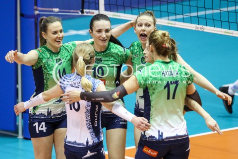  20.12.2017 KRAKOW <br />SIATKOWKA LIGA SIATKOWKI KOBIET LSK 2017/2018 WOMEN VOLLEYBALL POLAND POLISH LEAGUE <br />MECZ TREFL PROXIMA KRAKOW - DEVELOPRES SKYRES RZESZOW <br />N/Z DARIA PASZEK EWELINA BRZEZINSKA RADOSC EMOCJE <br /> 