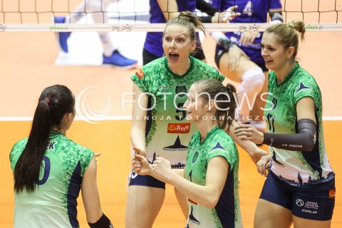  20.12.2017 KRAKOW <br />SIATKOWKA LIGA SIATKOWKI KOBIET LSK 2017/2018 WOMEN VOLLEYBALL POLAND POLISH LEAGUE <br />MECZ TREFL PROXIMA KRAKOW - DEVELOPRES SKYRES RZESZOW <br />N/Z SARAH CLEMENT KINGA HATALA RADOSC EMOCJE <br /> 