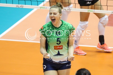  20.12.2017 KRAKOW <br />SIATKOWKA LIGA SIATKOWKI KOBIET LSK 2017/2018 WOMEN VOLLEYBALL POLAND POLISH LEAGUE <br />MECZ TREFL PROXIMA KRAKOW - DEVELOPRES SKYRES RZESZOW <br />N/Z SARAH CLEMENT RADOSC EMOCJE SYLWETKA <br /> 