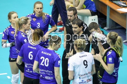  20.12.2017 KRAKOW <br />SIATKOWKA LIGA SIATKOWKI KOBIET LSK 2017/2018 WOMEN VOLLEYBALL POLAND POLISH LEAGUE <br />MECZ TREFL PROXIMA KRAKOW - DEVELOPRES SKYRES RZESZOW <br />N/Z LORENZO MICELLI - I TRENER ( HEAD COACH ) MONIKA PTAK <br /> 