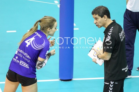  20.12.2017 KRAKOW <br />SIATKOWKA LIGA SIATKOWKI KOBIET LSK 2017/2018 WOMEN VOLLEYBALL POLAND POLISH LEAGUE <br />MECZ TREFL PROXIMA KRAKOW - DEVELOPRES SKYRES RZESZOW <br />N/Z LORENZO MICELLI - I TRENER ( HEAD COACH ) NATALIA GAJEWSKA <br /> 