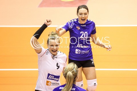  20.12.2017 KRAKOW <br />SIATKOWKA LIGA SIATKOWKI KOBIET LSK 2017/2018 WOMEN VOLLEYBALL POLAND POLISH LEAGUE <br />MECZ TREFL PROXIMA KRAKOW - DEVELOPRES SKYRES RZESZOW <br />N/Z JELENA BLAGOJEVIC AGATA SAWICKA RADOSC EMOCJE <br /> 