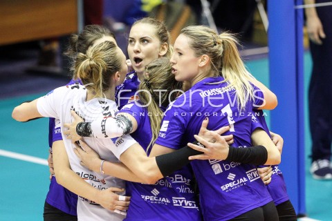  20.12.2017 KRAKOW <br />SIATKOWKA LIGA SIATKOWKI KOBIET LSK 2017/2018 WOMEN VOLLEYBALL POLAND POLISH LEAGUE <br />MECZ TREFL PROXIMA KRAKOW - DEVELOPRES SKYRES RZESZOW <br />N/Z ADELA HELIC HELENE ROUSSEAUX RADOSC EMOCJE <br /> 