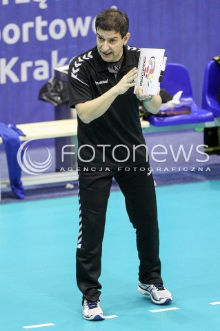  20.12.2017 KRAKOW <br />SIATKOWKA LIGA SIATKOWKI KOBIET LSK 2017/2018 WOMEN VOLLEYBALL POLAND POLISH LEAGUE <br />MECZ TREFL PROXIMA KRAKOW - DEVELOPRES SKYRES RZESZOW <br />N/Z LORENZO MICELLI - I TRENER ( HEAD COACH ) SYLWETKA <br /> 