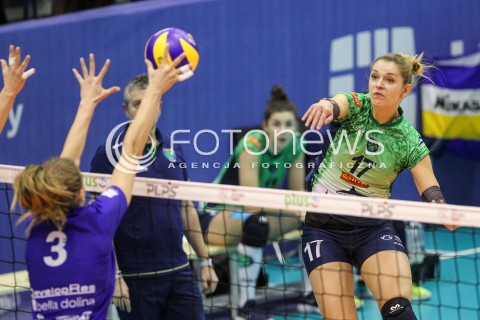  20.12.2017 KRAKOW <br />SIATKOWKA LIGA SIATKOWKI KOBIET LSK 2017/2018 WOMEN VOLLEYBALL POLAND POLISH LEAGUE <br />MECZ TREFL PROXIMA KRAKOW - DEVELOPRES SKYRES RZESZOW <br />N/Z KINGA HATALA <br /> 