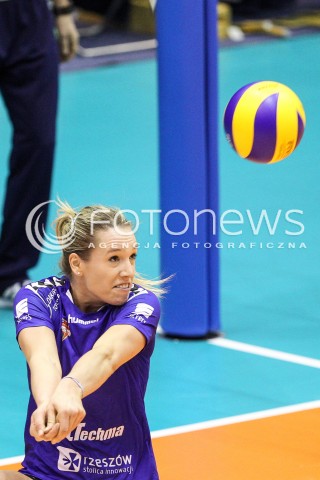  20.12.2017 KRAKOW <br />SIATKOWKA LIGA SIATKOWKI KOBIET LSK 2017/2018 WOMEN VOLLEYBALL POLAND POLISH LEAGUE <br />MECZ TREFL PROXIMA KRAKOW - DEVELOPRES SKYRES RZESZOW <br />N/Z HELENE ROUSSEAUX SYLWETKA <br /> 