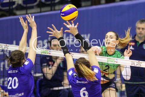  20.12.2017 KRAKOW <br />SIATKOWKA LIGA SIATKOWKI KOBIET LSK 2017/2018 WOMEN VOLLEYBALL POLAND POLISH LEAGUE <br />MECZ TREFL PROXIMA KRAKOW - DEVELOPRES SKYRES RZESZOW <br />N/Z PAULA SLONECKA <br /> 