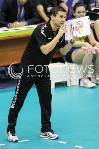  20.12.2017 KRAKOW <br />SIATKOWKA LIGA SIATKOWKI KOBIET LSK 2017/2018 WOMEN VOLLEYBALL POLAND POLISH LEAGUE <br />MECZ TREFL PROXIMA KRAKOW - DEVELOPRES SKYRES RZESZOW <br />N/Z LORENZO MICELLI - I TRENER ( HEAD COACH ) SYLWETKA <br /> 