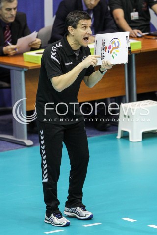  20.12.2017 KRAKOW <br />SIATKOWKA LIGA SIATKOWKI KOBIET LSK 2017/2018 WOMEN VOLLEYBALL POLAND POLISH LEAGUE <br />MECZ TREFL PROXIMA KRAKOW - DEVELOPRES SKYRES RZESZOW <br />N/Z LORENZO MICELLI - I TRENER ( HEAD COACH ) SYLWETKA <br /> 